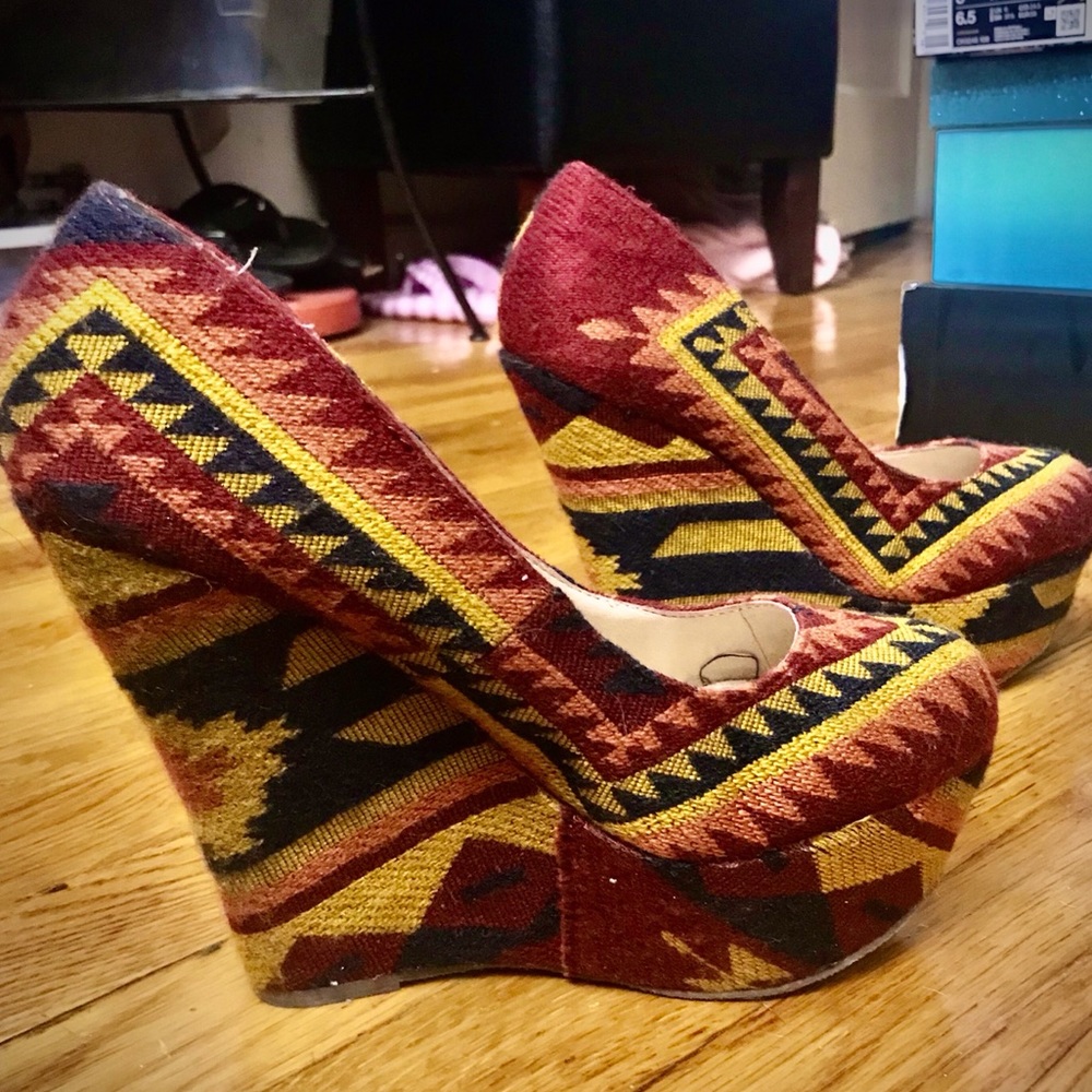 Steve Madden Tribal Pattern Wedge Shoes